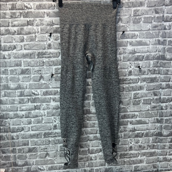 Woman's PINK Leggings‎ - Picture 2 of 9